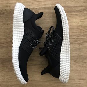 Black adidas Tennis Shoes